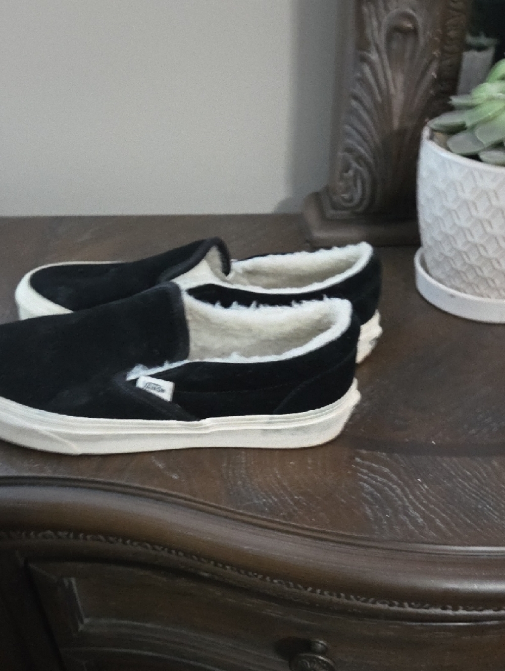 Unisex Vans Black Suede Slip-On Shoes with White Sherpa Lining - Picture 5 of 7